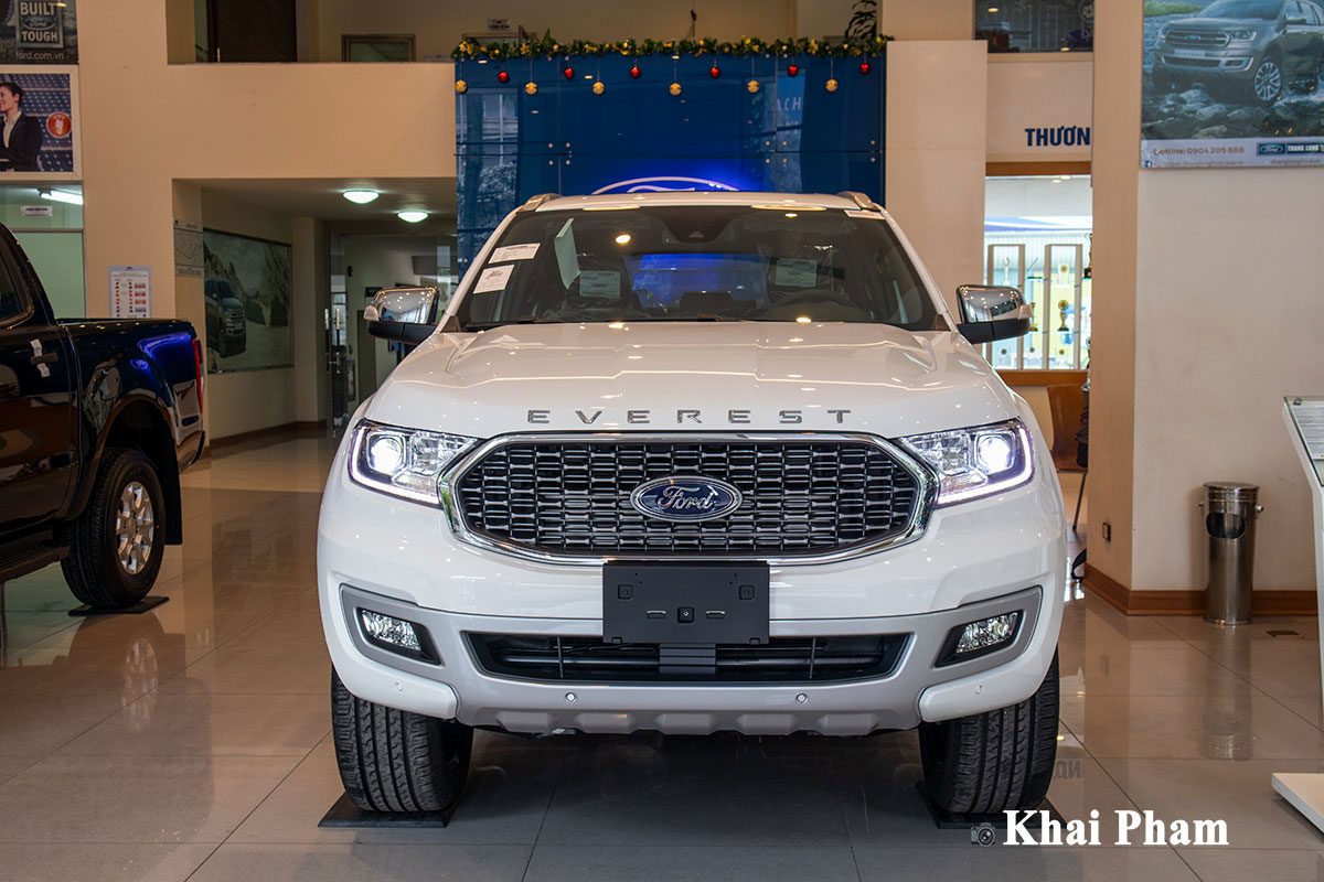 Thiết kế đuôi xe Ford Everest 2021 1