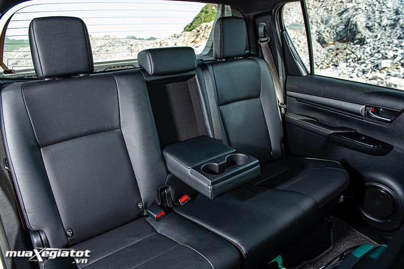 hang-ghe-sau-toyota-hilux-2020-2021-muaxegiatot-vn