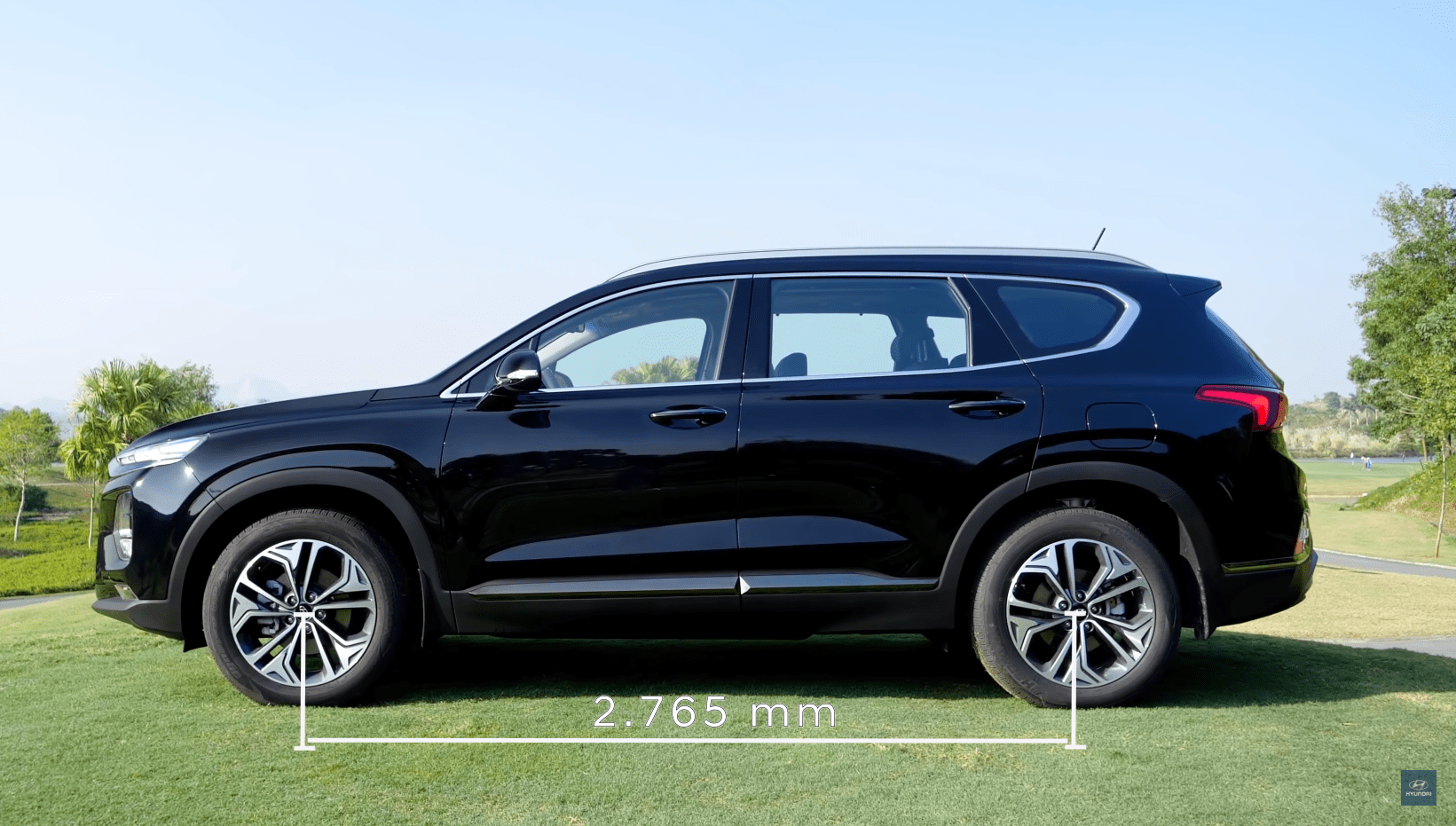 Thân xe Hyundai Santafe 2020 dài với kích thước lớn hơn phiên bản cũ