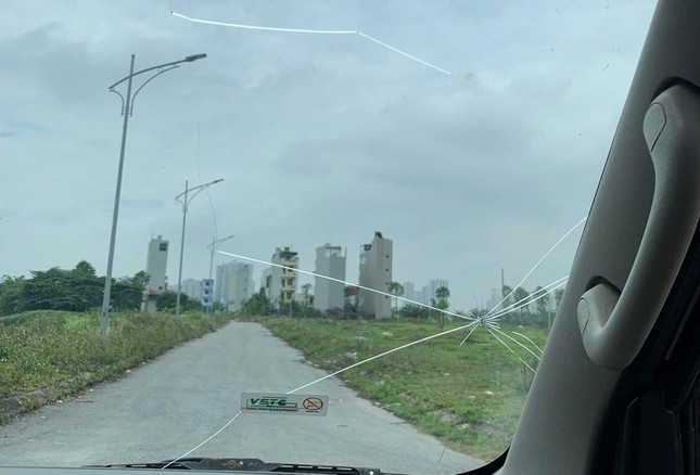 Nên làm gì khi kính chắn gió bị rạn nứt? ảnh 1