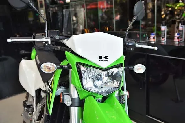 Kawasaki KLX 250: Mẫu Xe Cào Cào Đa Dụng Chinh Phục Mọi Địa Hình