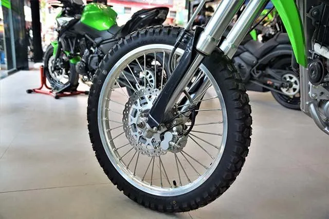 Kawasaki KLX 250: Mẫu Xe Cào Cào Đa Dụng Chinh Phục Mọi Địa Hình