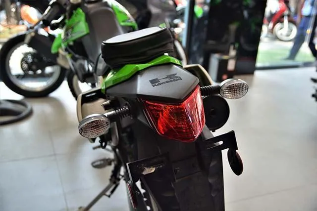 Kawasaki KLX 250: Mẫu Xe Cào Cào Đa Dụng Chinh Phục Mọi Địa Hình