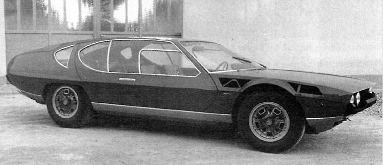 Dashboard and drivers seat of the first Lamborghini Espada
