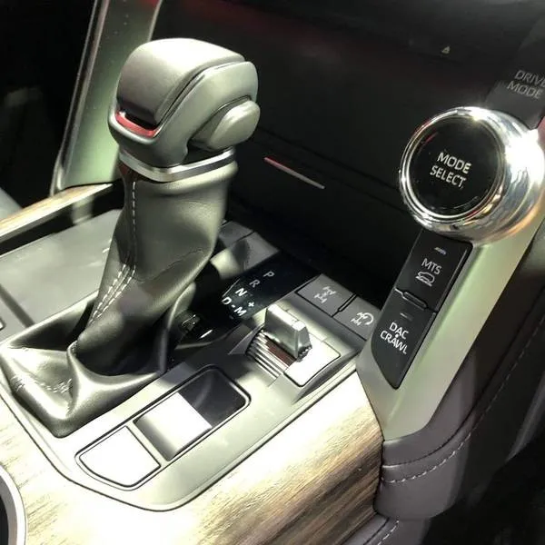 Toyota Land Cruiser máy dầu 2025: Diện mạo bắt mắt và hiện đại