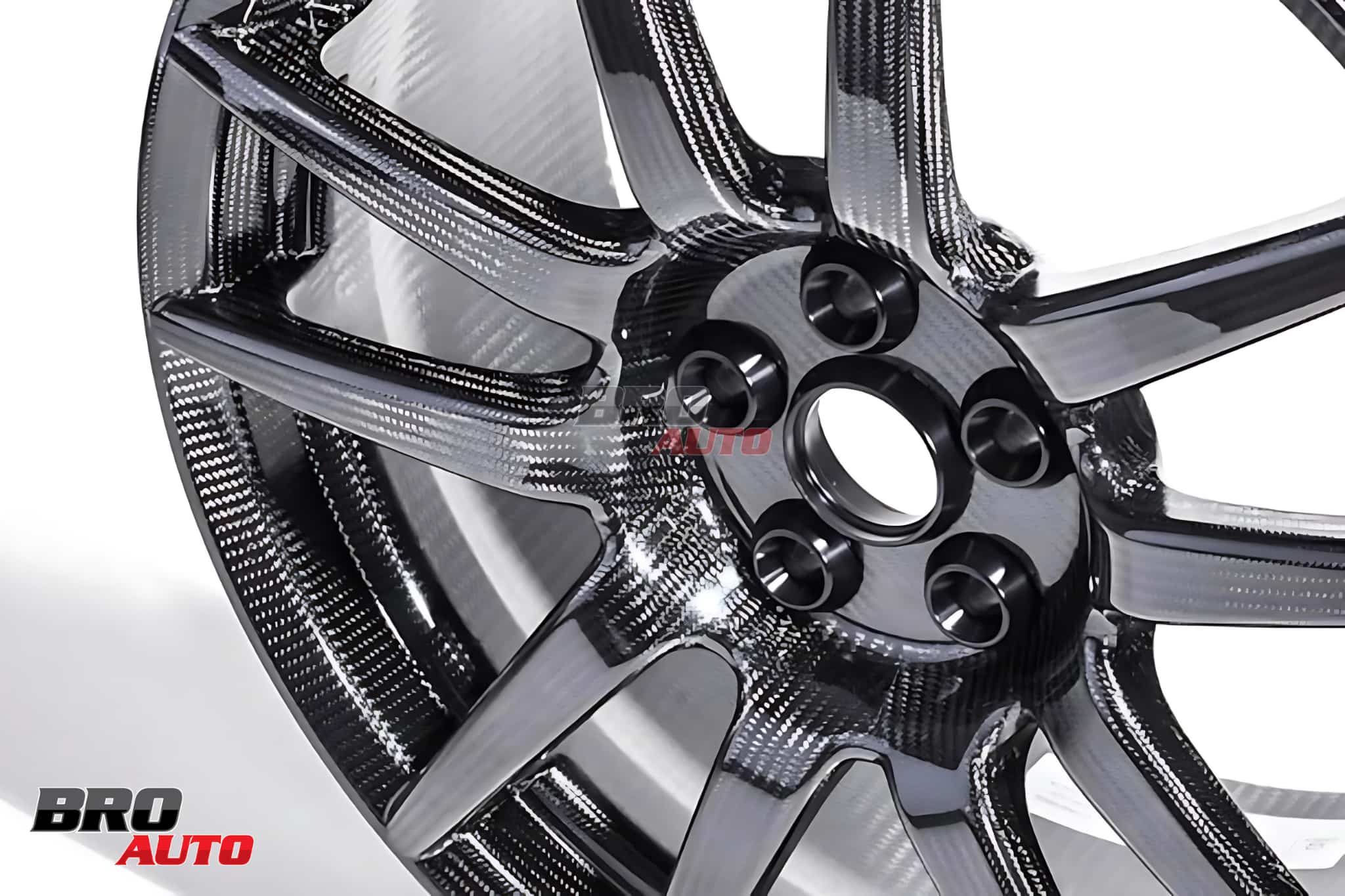 Lazang ốp carbon nhẹ và có vẻ ngoài thể thao