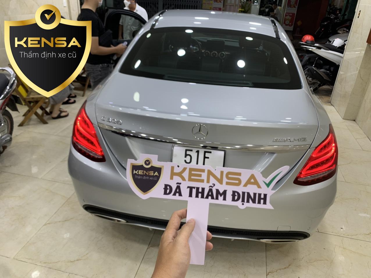 kiểm tra xe mercedes c300 cũ