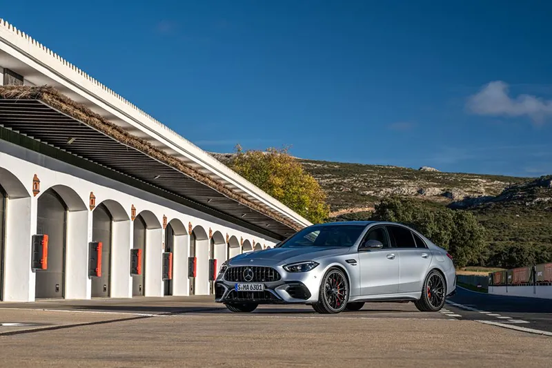 Mercedes-AMG C63 S E Performance 2024 Giá lăn bánh Ưu Đãi, Thông số kỹ thuật, Trả góp #1