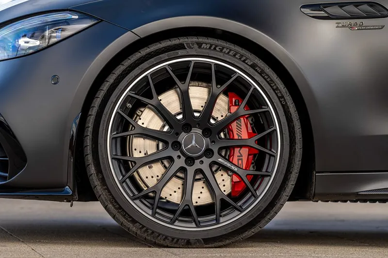 Mercedes-AMG C63 S E Performance 2024 Giá lăn bánh Ưu Đãi, Thông số kỹ thuật, Trả góp #1
