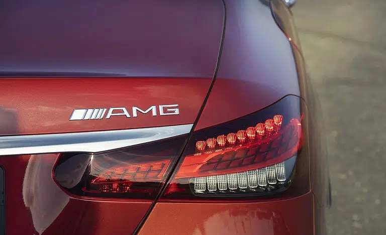 Mercedes E300 AMG 2023: Giá bán tại đại lý, Ưu đãi cập nhật mới nhất