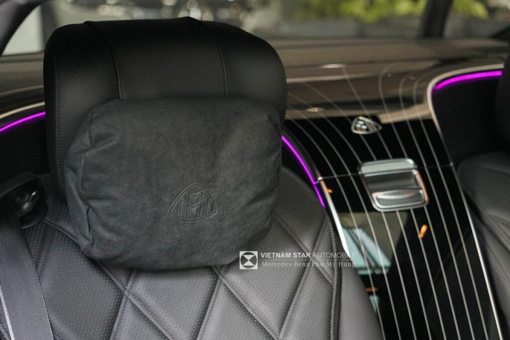 Mercedes-Maybach S450 4Matic trang bị hai màn hình giải trí 11,6 inch cho hàng ghế sau