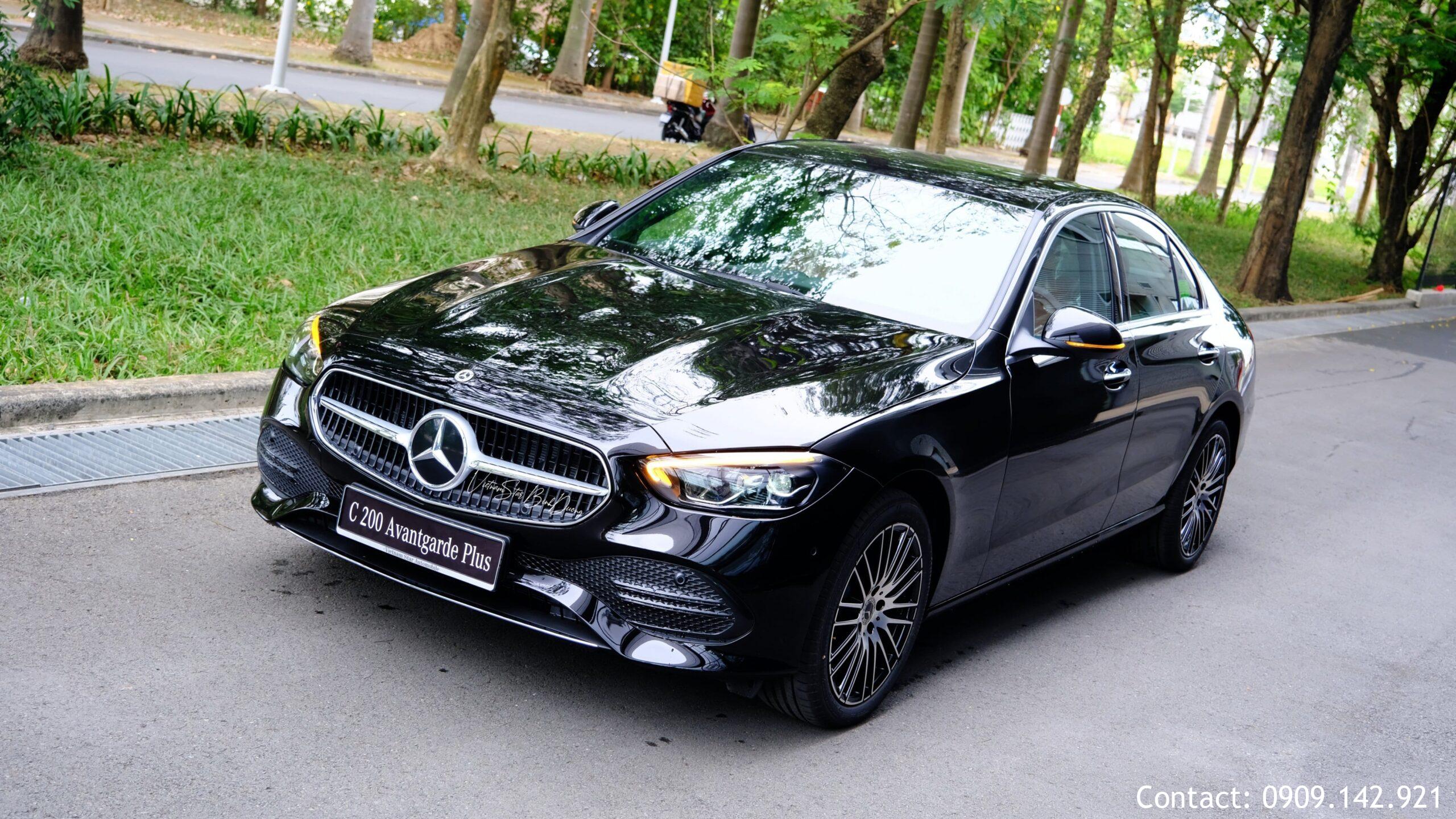Vẻ đẹp hiện đại của ngoại thất C200 Avantgarde Plus màu đen.
