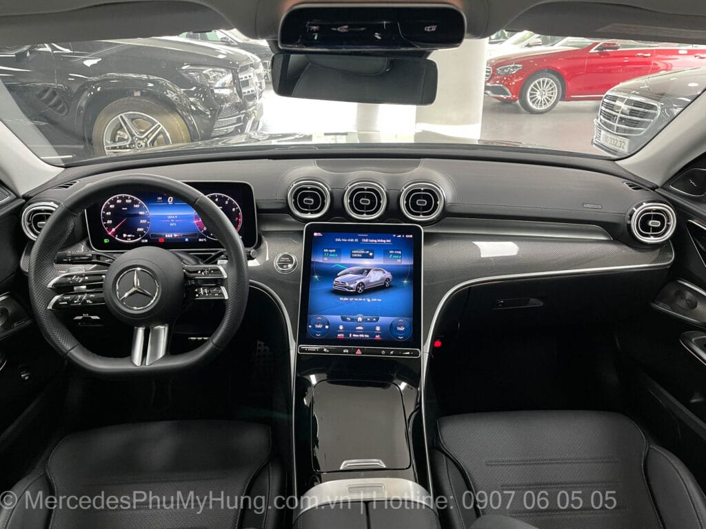 Mercedes C300 AMG Cũ Lăn Bánh Việt Nam