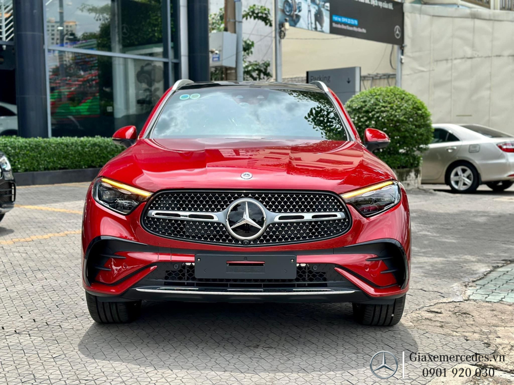Mercedes-Benz GLC 300 Màu Đỏ
