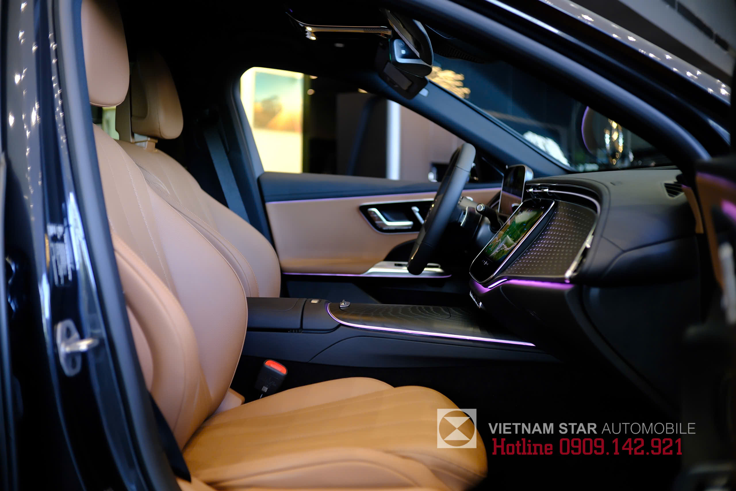 nội thất mercedes e 200 avantgarde 2025 bọc da ARTICO và da lộn MICROFIBER