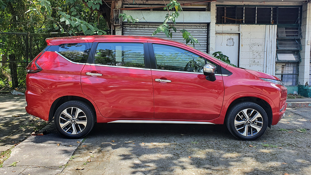 Mitsubishi Xpander GLS side exterior