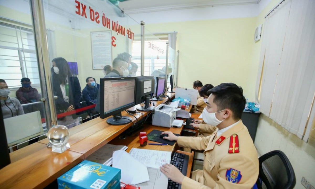 Mua xe bao lâu có biển số? Quy định & thủ tục mới nhất 2026
