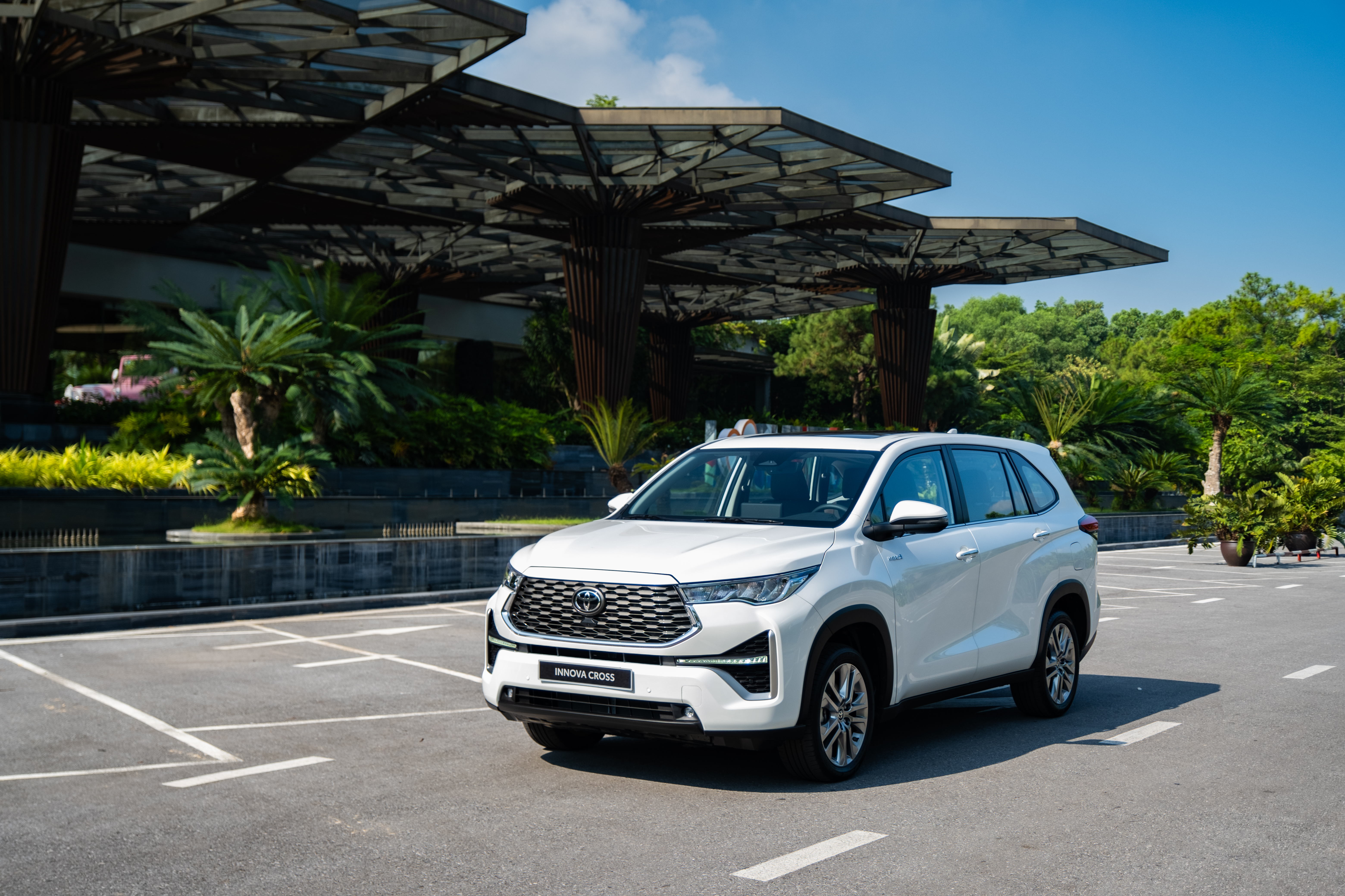 mức tiêu hao nhiên liệu innova cross