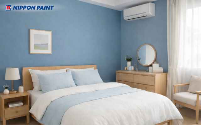 Sơn màu xanh biển chủ đạo phối nội thất gỗ tạo chiều sâu, tiếp thêm năng lượng tự tin