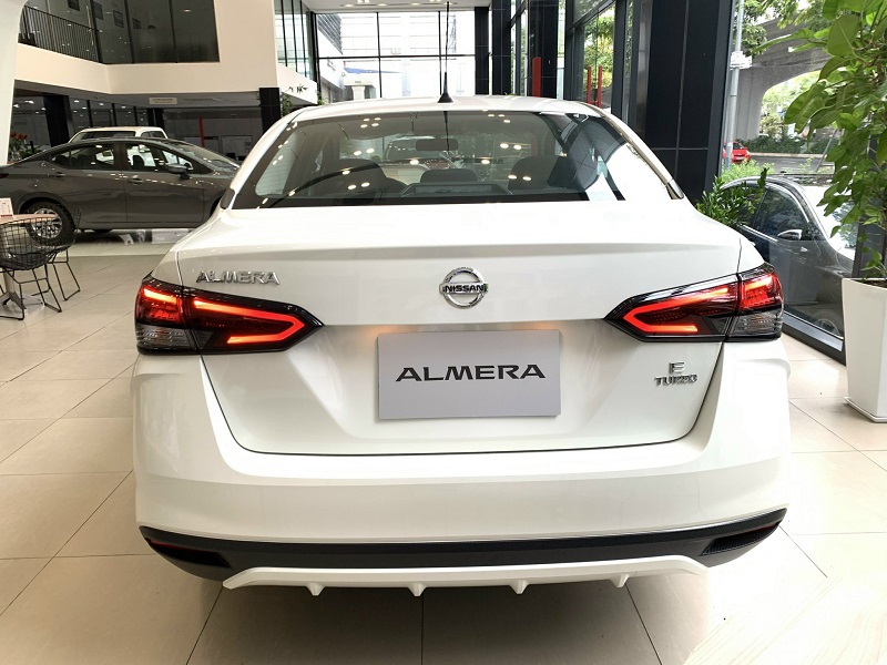 Đuôi Xe Nissan Almera Số Sàn