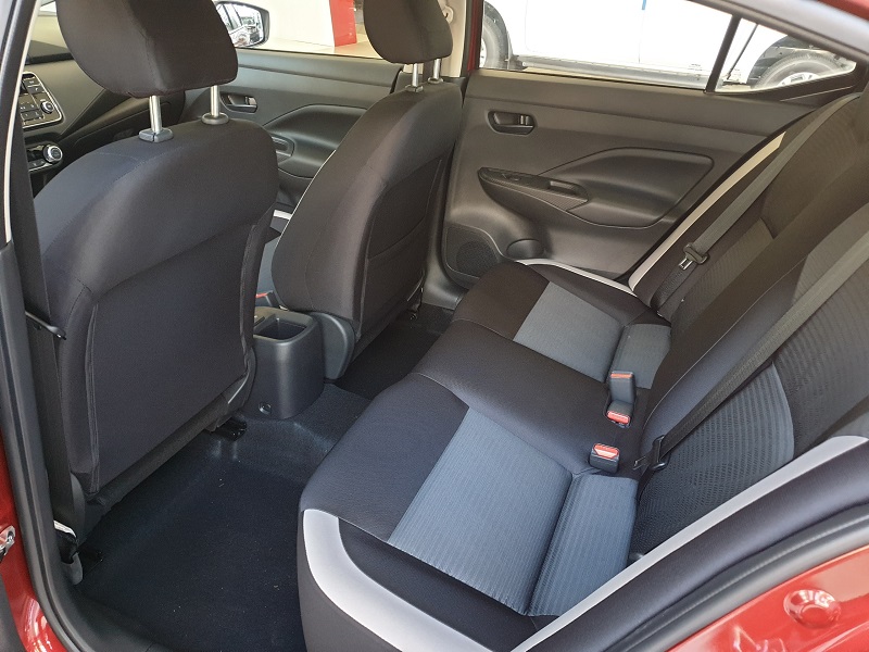 hàng ghế thứ 2 xe nissan almera số sàn