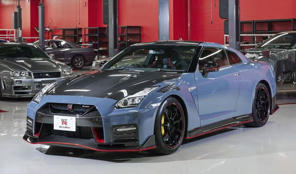 Nửa thân sau của Nissan GT-R R35 Nismo