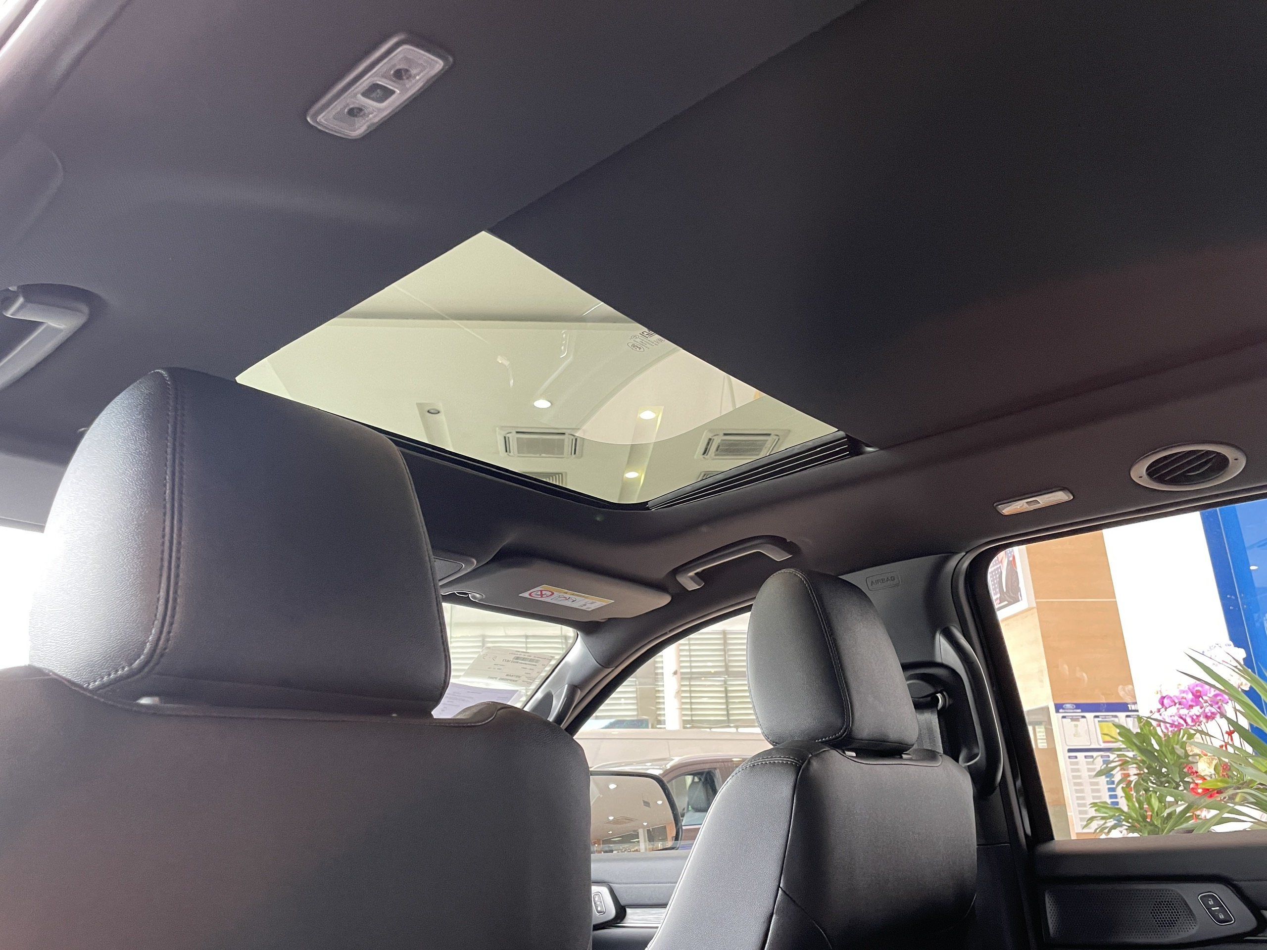ford everest titanium 4x2 2023 màu đen 14