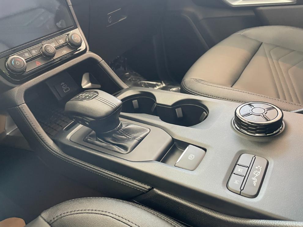 ford everest titanium 4x4 2023 màu trắng 25