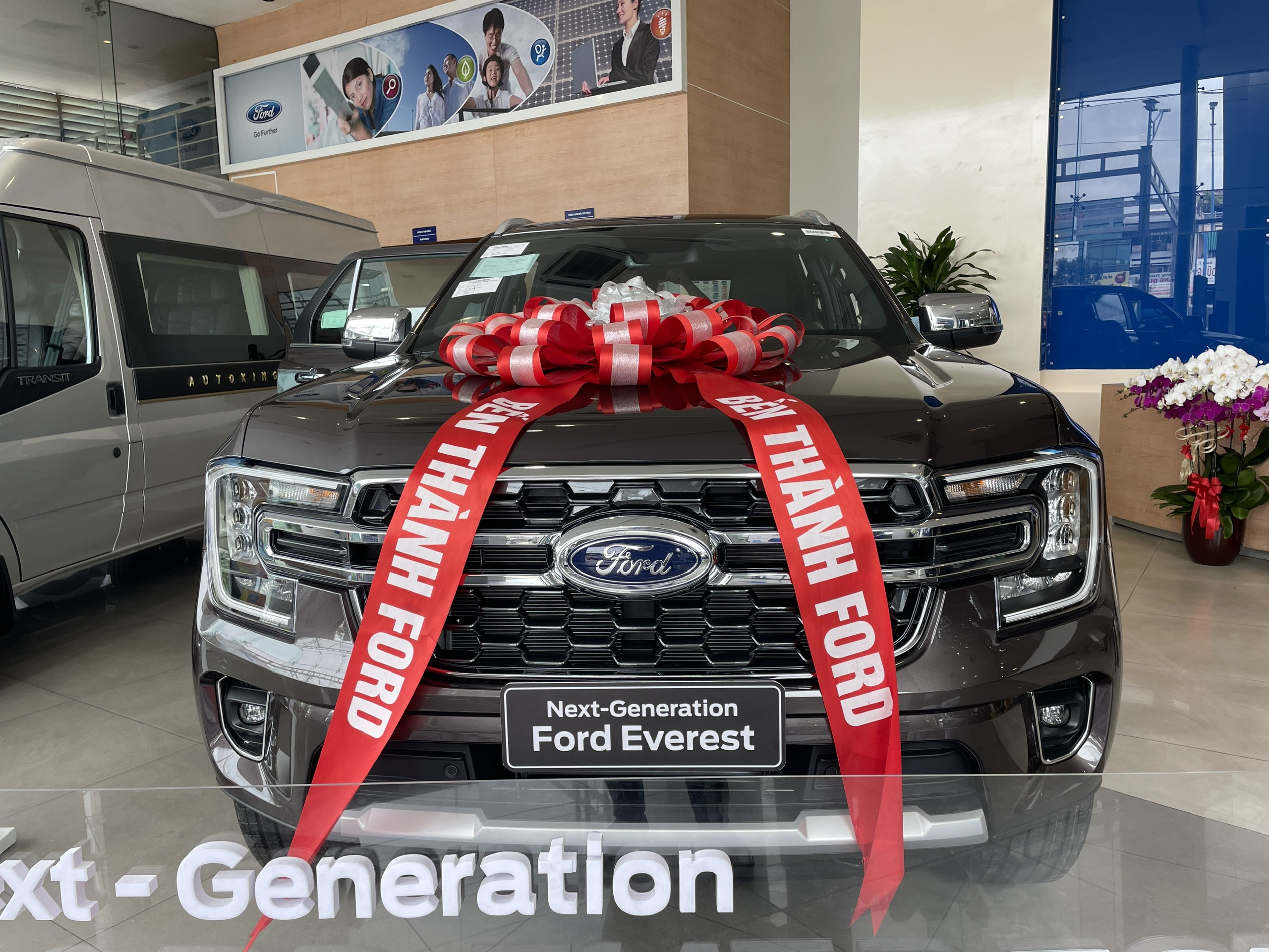 ford everest titanium 4x2 2023 màu nâu 2
