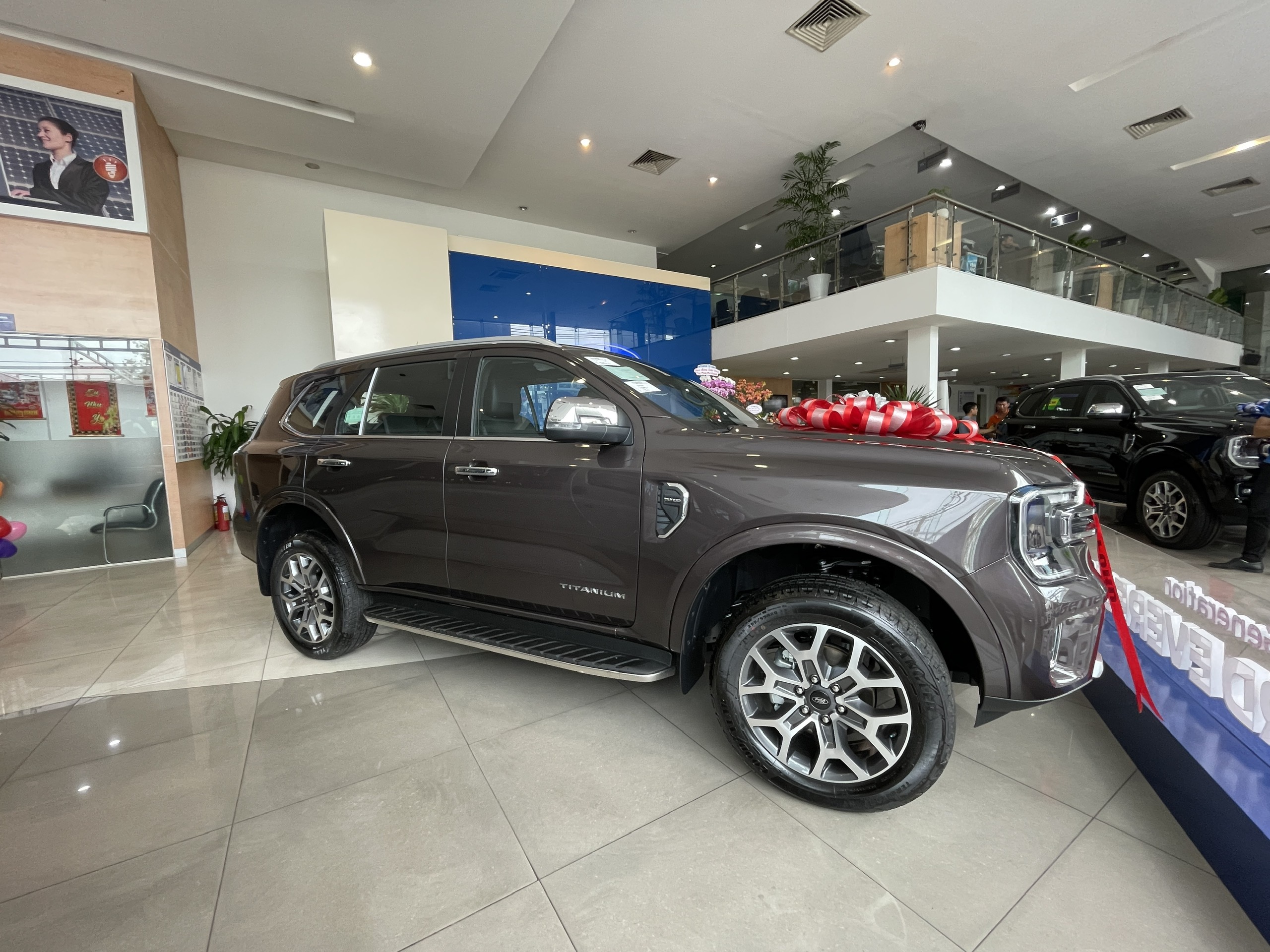 ford everest titanium 4x2 2023 màu nâu 3