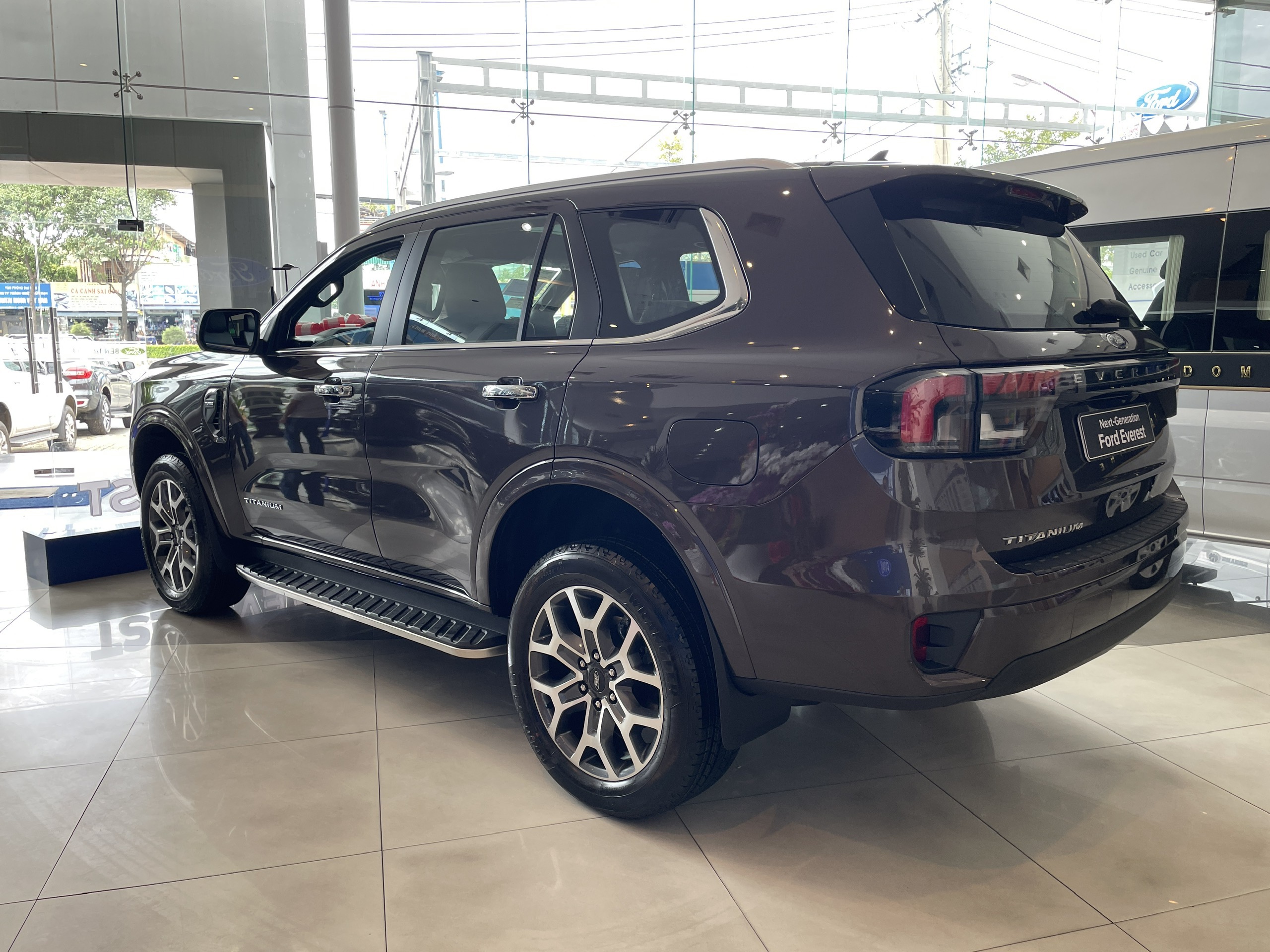 ford everest titanium 4x2 2023 màu nâu 4