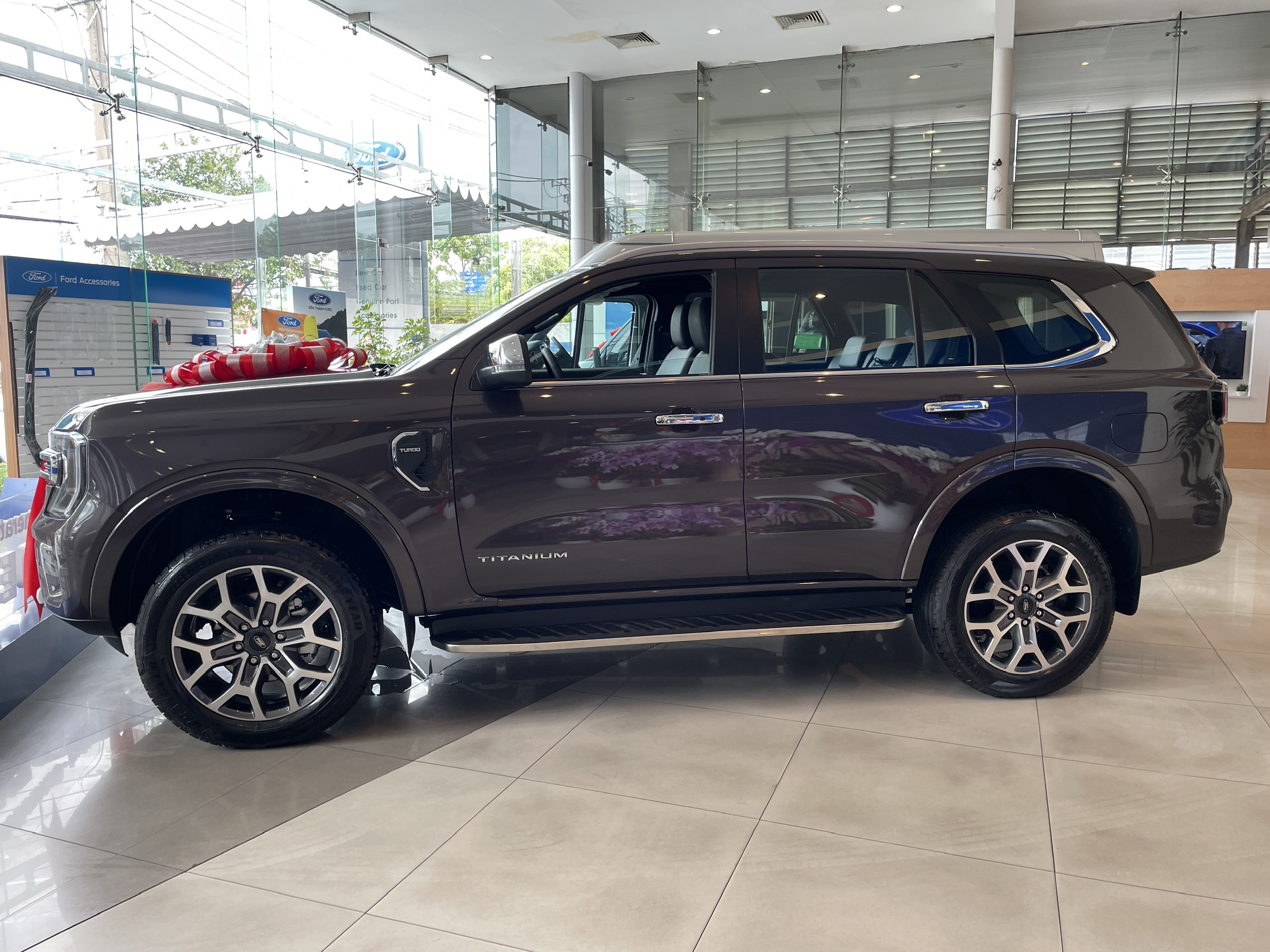 ford everest titanium 4x2 2023 màu nâu 5