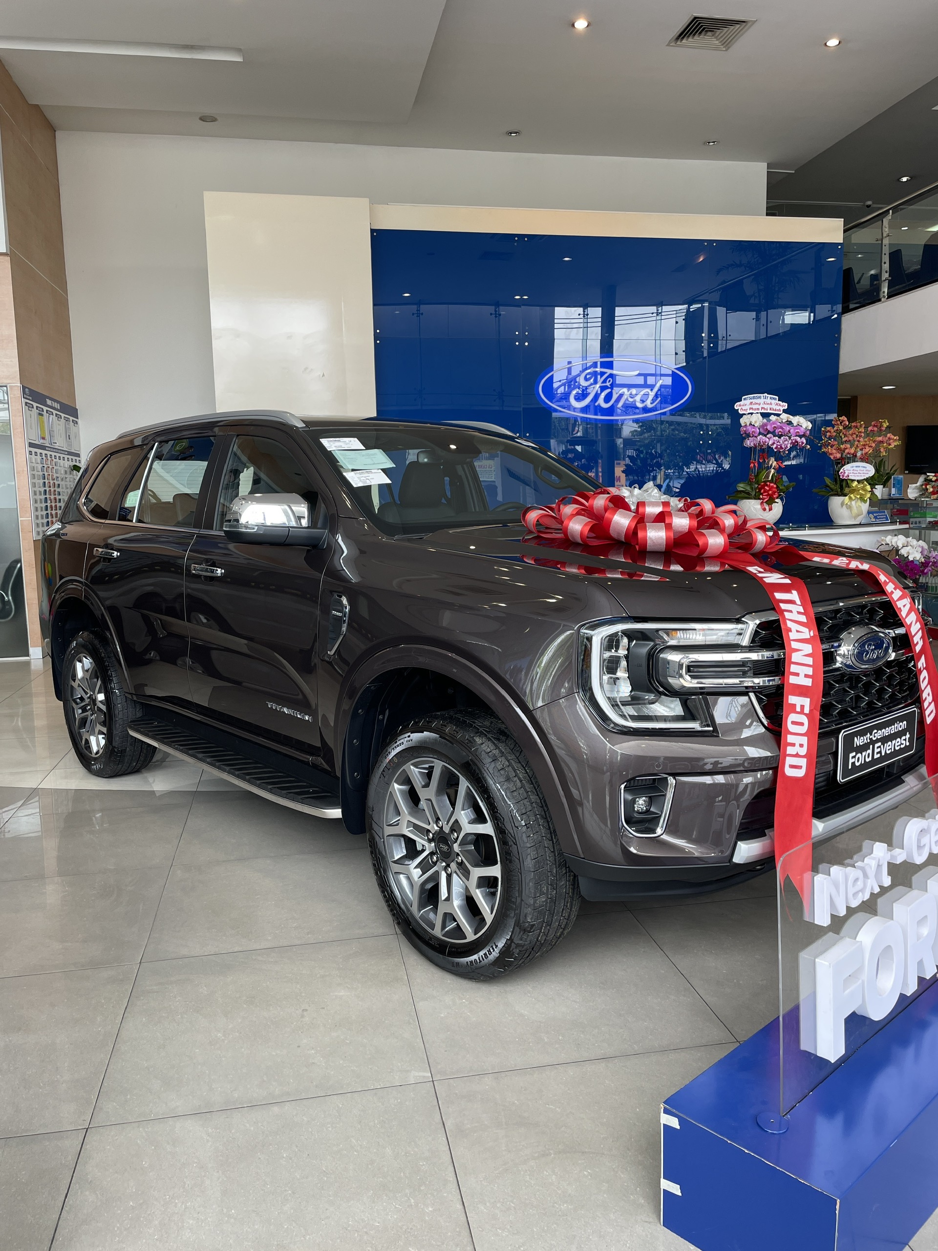 ford everest titanium 4x2 2023 màu nâu 8