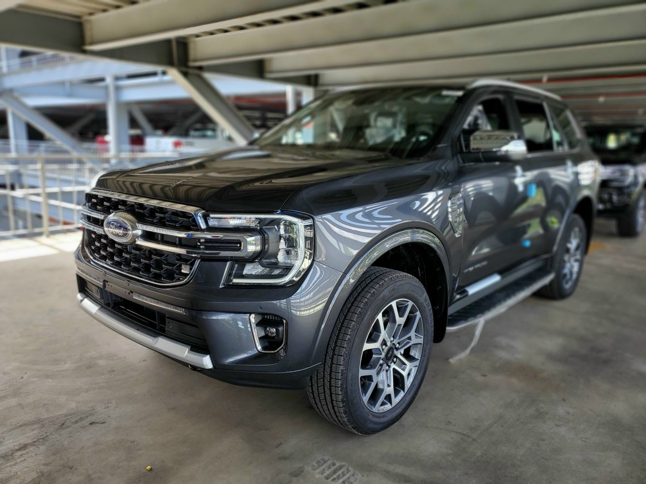 ford everest titanium 4x2 mau xam 4