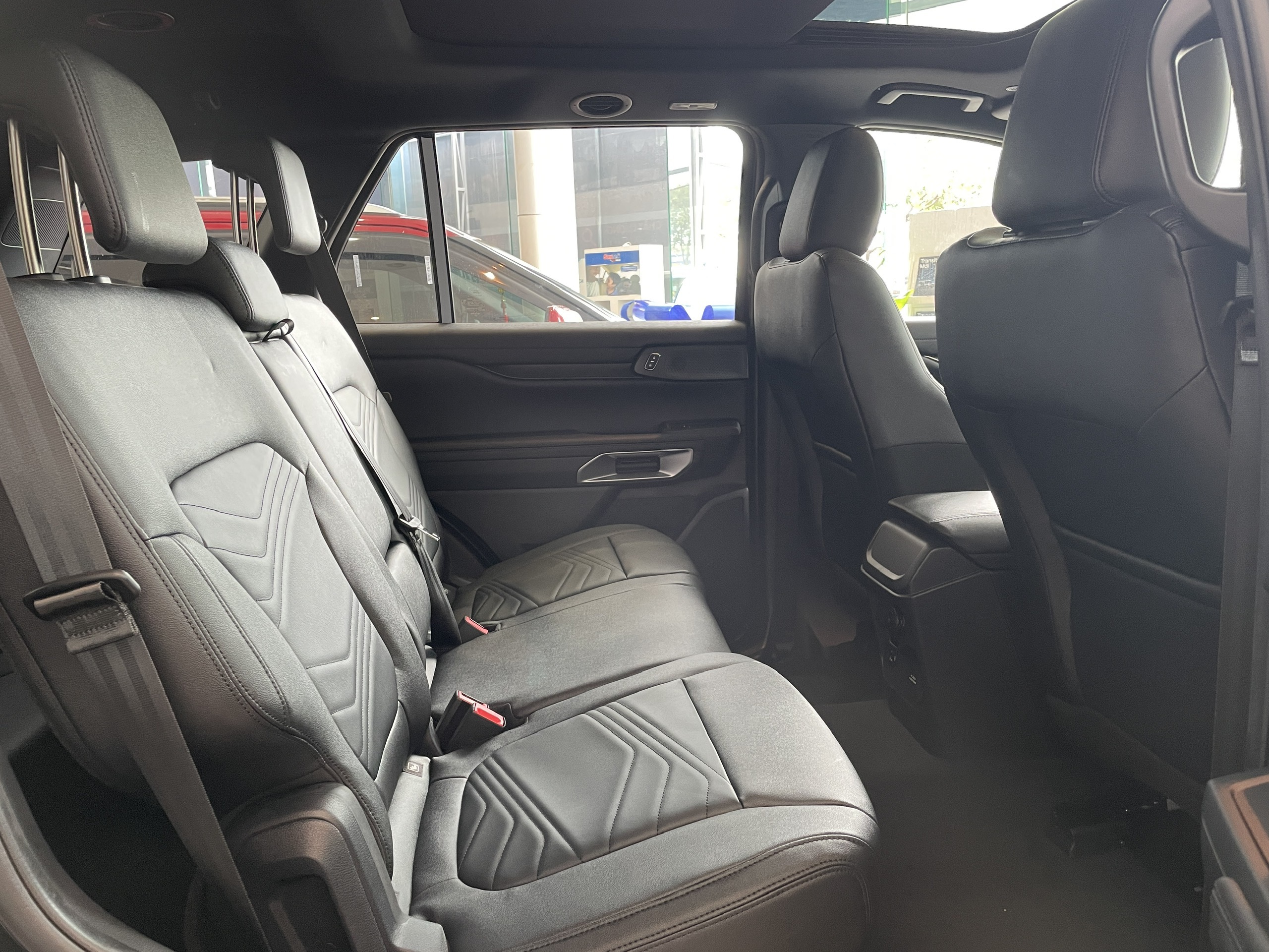 ford everest titanium 4x2 2023 màu đen 10