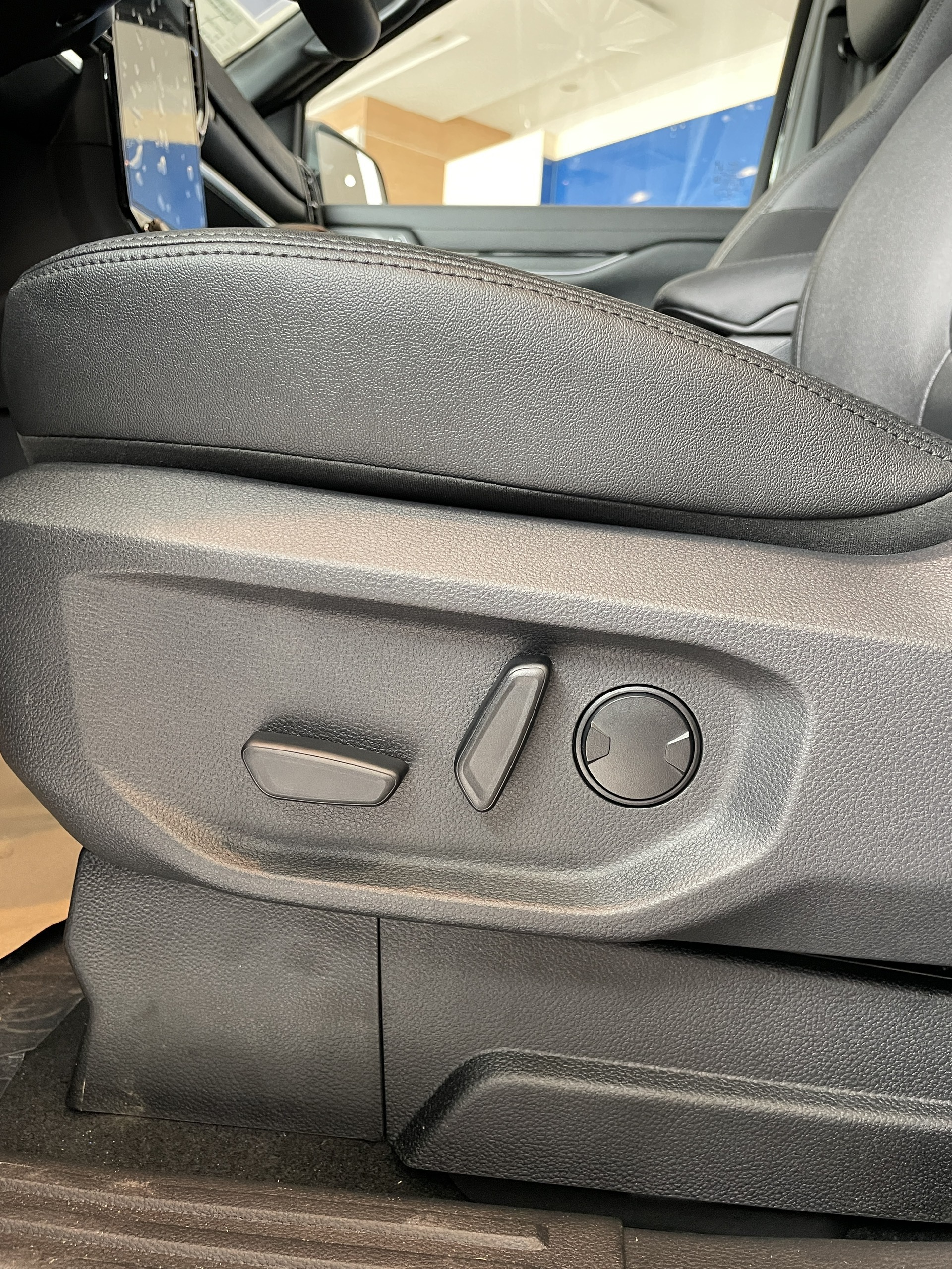 ford everest titanium 4x2 2023 màu đen 11