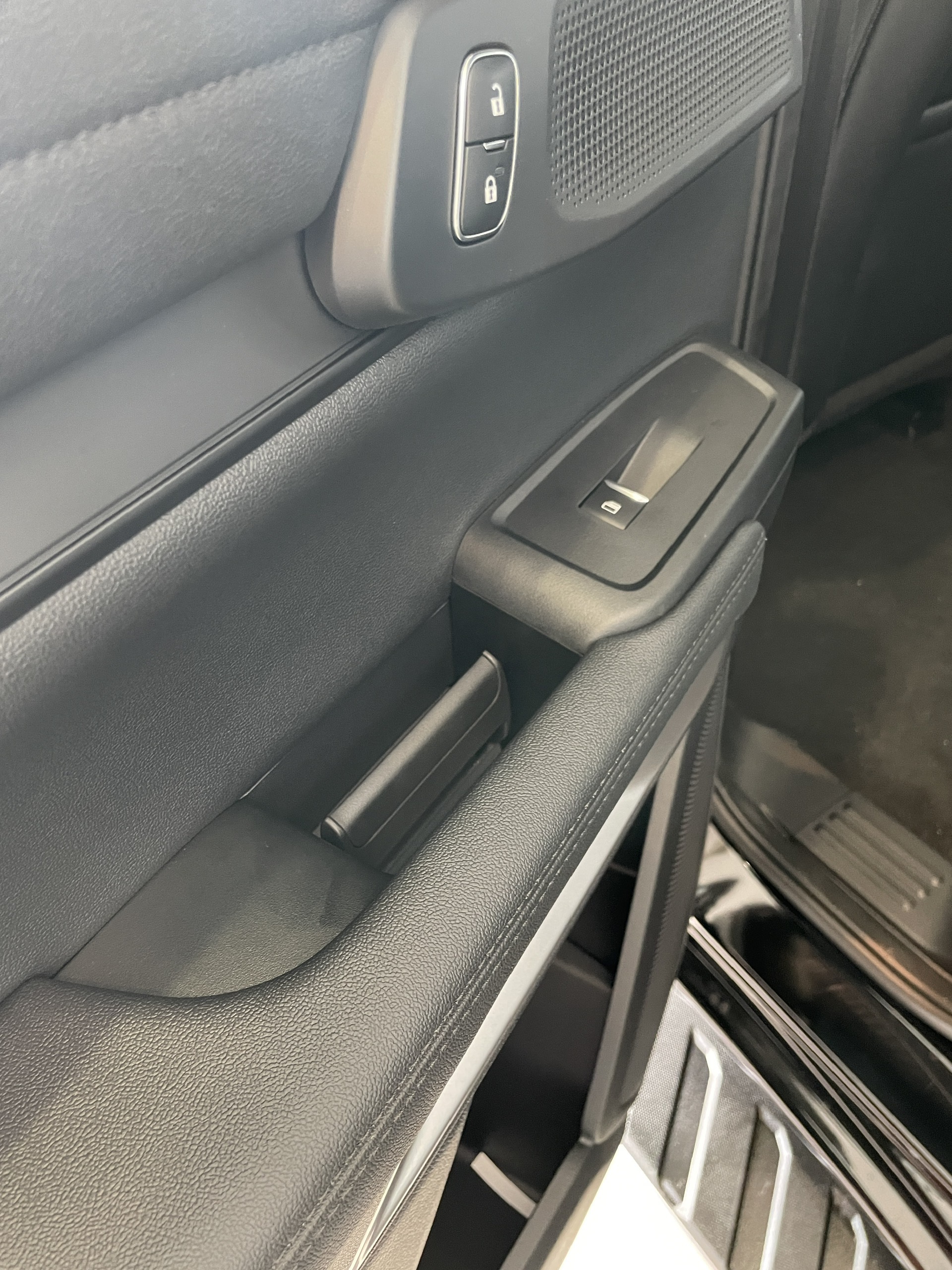 ford everest titanium 4x2 2023 màu đen 13