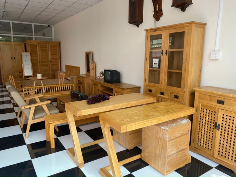 Không gian cửa hàng đồ gỗ Phan Thành