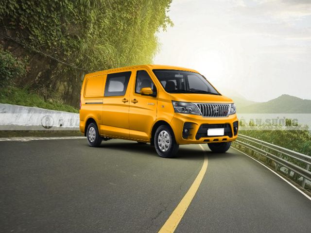 Xe tải van Tera V8 5 chỗ màu vàng