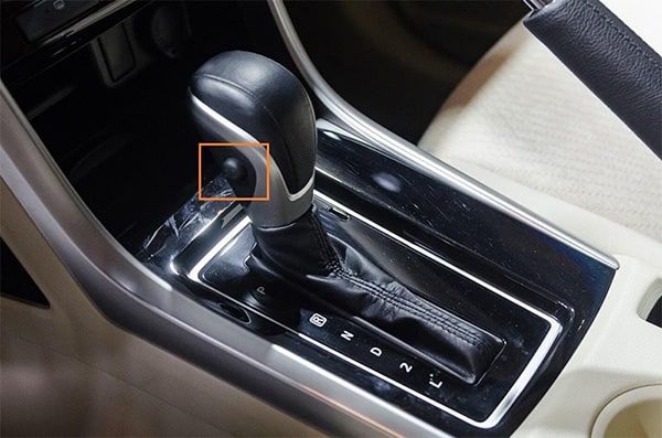 Tại sao nhiều xe số tự động lại không có Shift Lock?