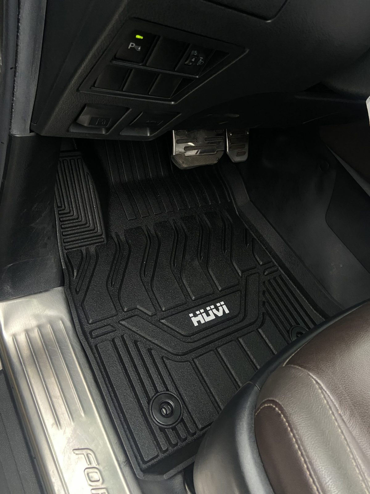 Thảm lót sàn ô tô Toyota Fortuner ghế tài.