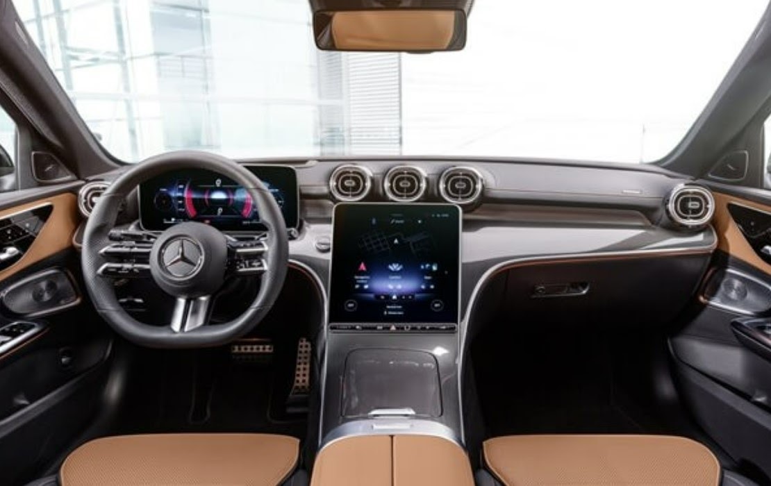 nội thất tiện nghi Mercedes C300