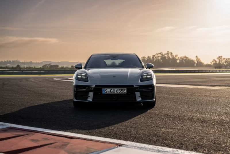 Chi tiết Porsche Panamera Turbo S E-Hybrid giá 13,73 tỷ đồng bán tại Việt Nam