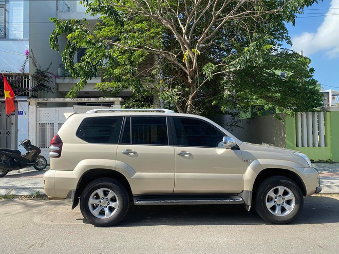 oyota Land Cruiser Prado cũ phù hợp với người yêu thích kiểu dáng cổ điển