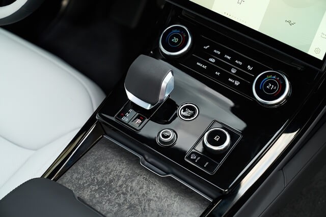 Range-Rover-Sport-ghe-ngoi-khoang-lai
