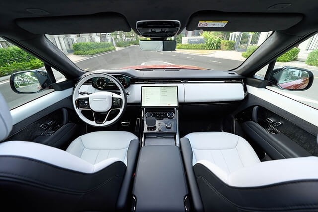 Range-Rover-Sport-2024-vo-lang