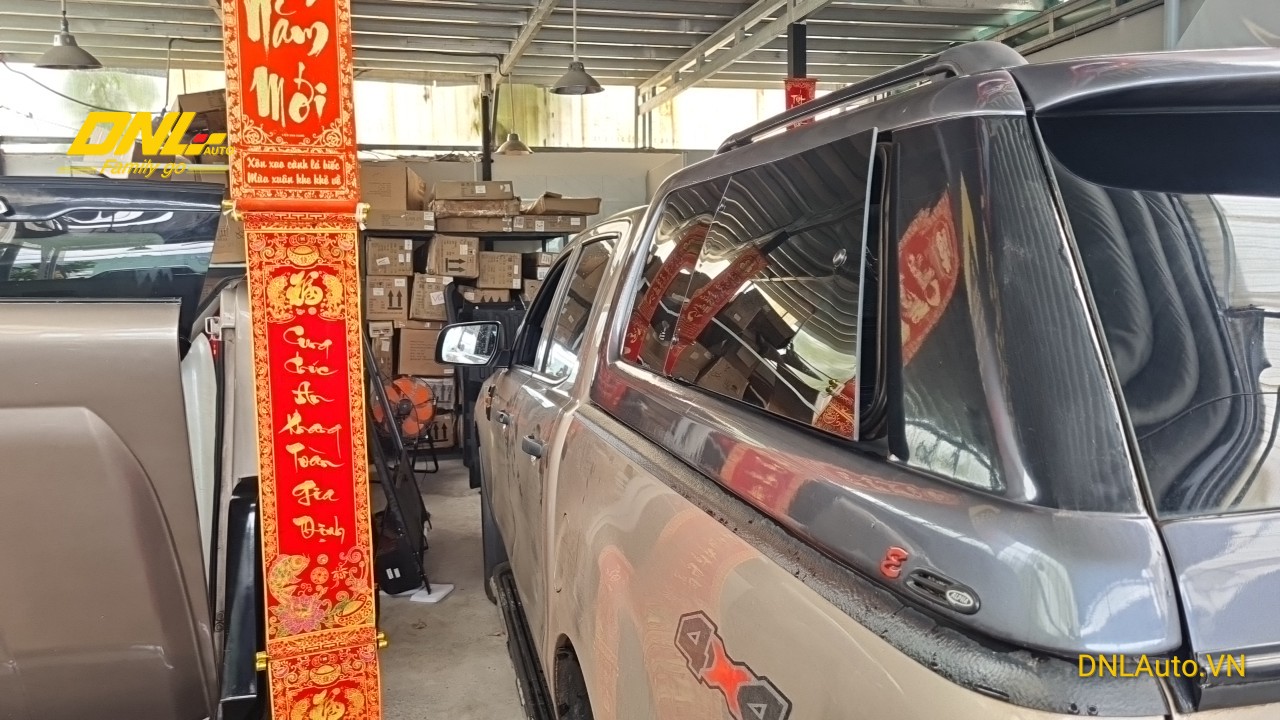 Nắp thùng cao kính hông mở