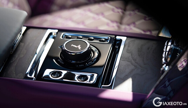 dong-co-rolls-royce-cullinan