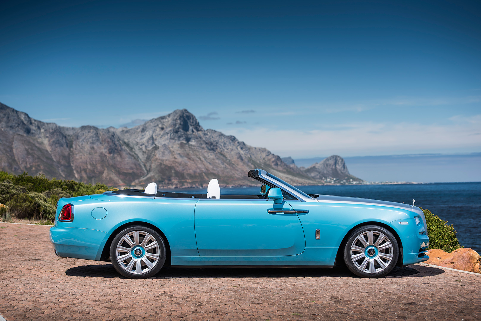 message-editor%2F1518038498626-p90215317_highres_rolls-royce-dawn-sou.jpg