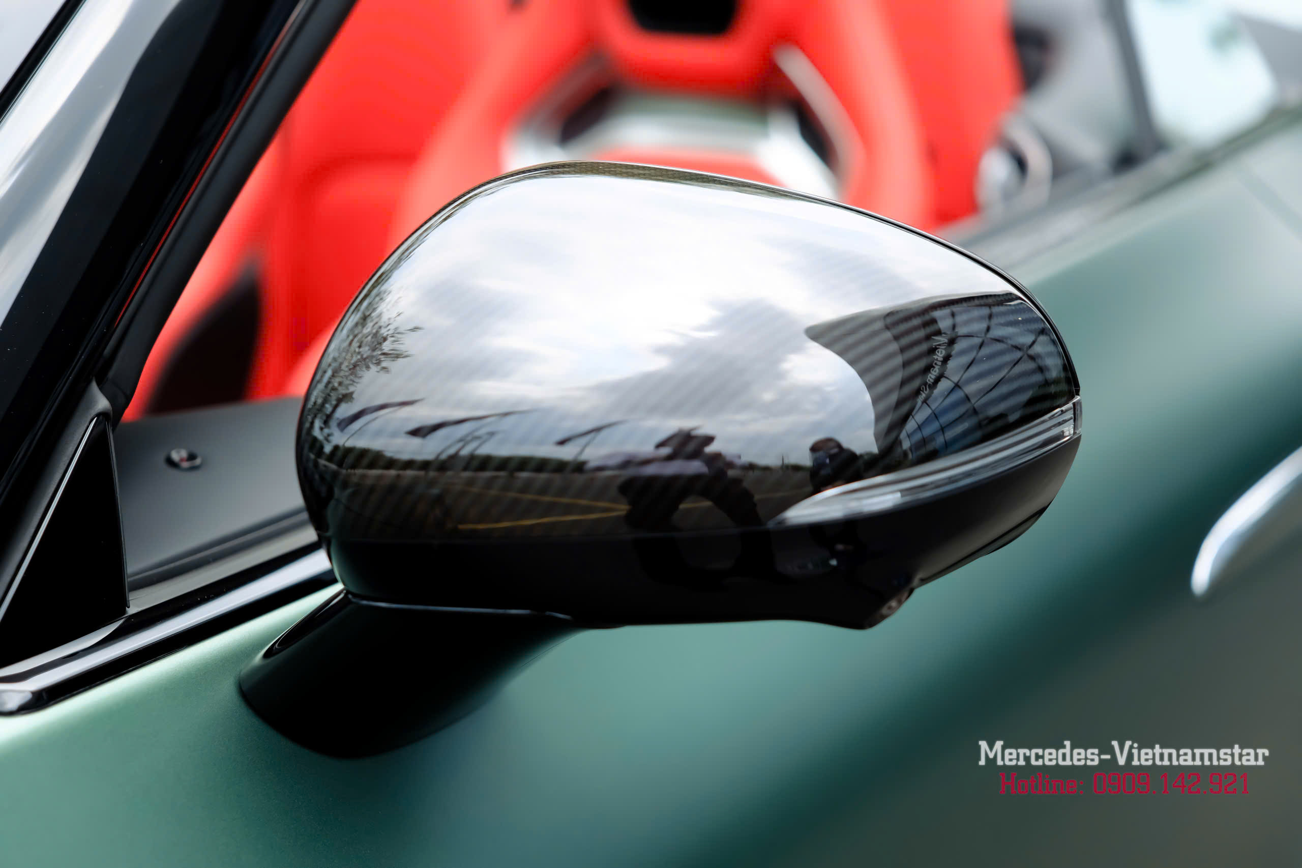 Chi tiết ốp carbon gương chiếu hậu Mercedes-AMG SL63 Ireland Mid Green Magno tăng tính thể thao và giảm trọng lượng ngoại thất